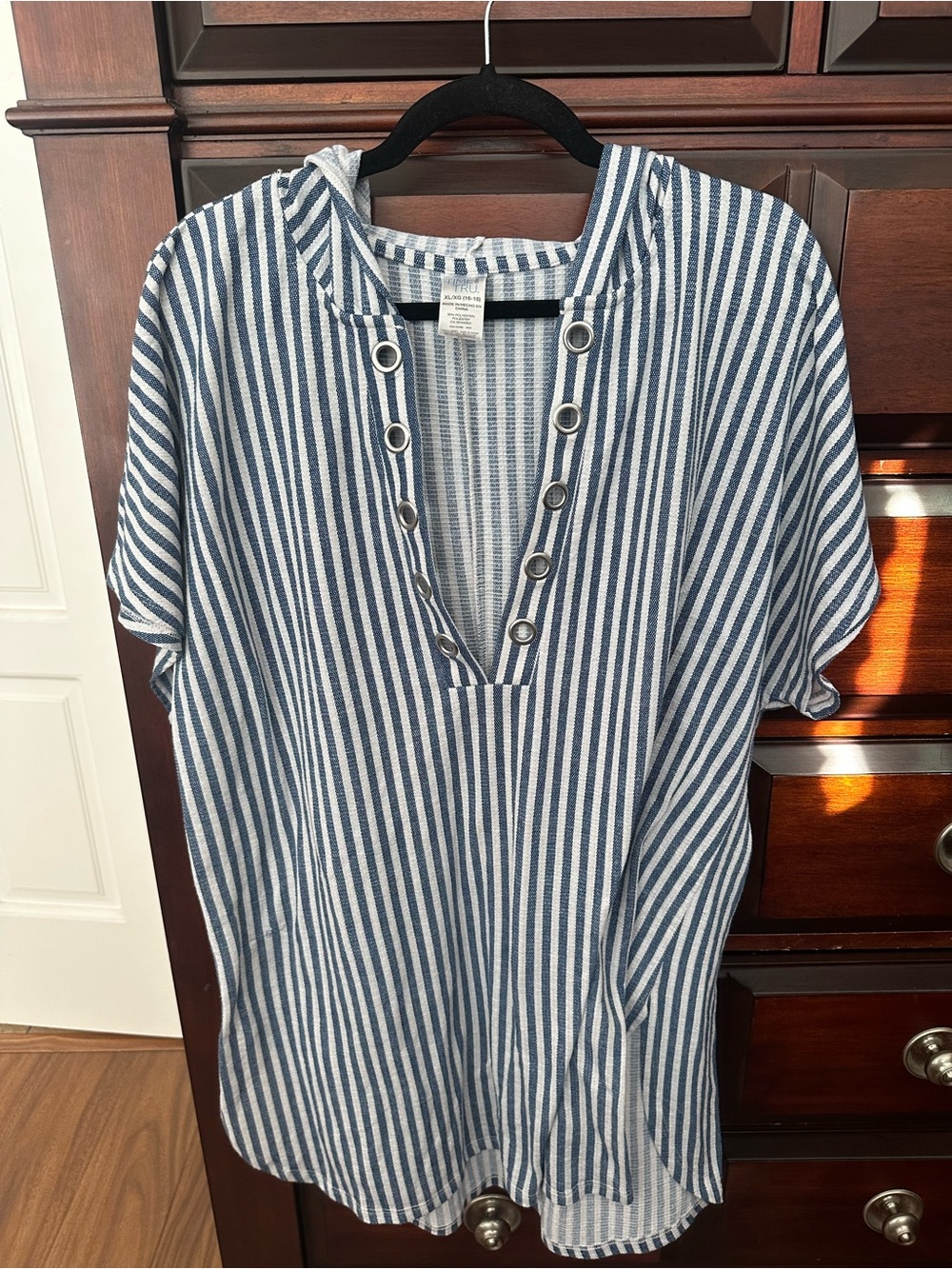 Time & Tru Sz XL Hooded Striped Blue & White Silver Accent Swimsuit Cover Up